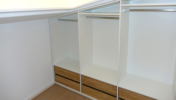 Innenausbau Einbauschränke unter Dachschräge